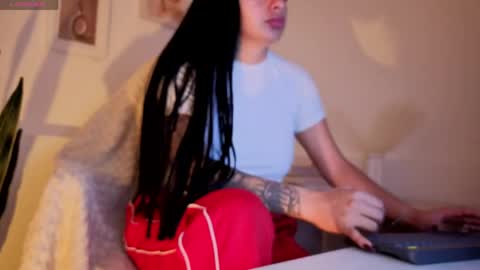 Hellen online show from 04-15-26, 09:49