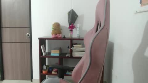 Snapshot of nebyula_star chatting on 04-25-26, 02:03 Nebyula online show from 04-25-26, 02:03
