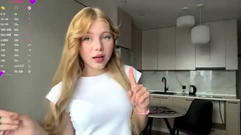 Snapshot of necolezhuang chatting on 06-30-26, 03:07 Necole online show from 06-30-26, 03:07