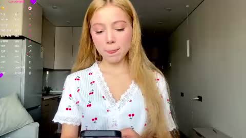 Snapshot of necolezhuang chatting on 07-17-26, 07:37 Necole online show from 07-17-26, 07:37
