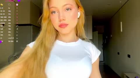 Snapshot of necolezhuang chatting on 07-18-26, 04:27 Necole online show from 07-18-26, 04:27