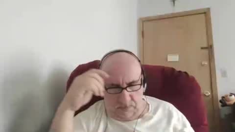 Snapshot of needlesslove chatting on 06-20-26, 09:06 Tom online show from 06-20-26, 09:06