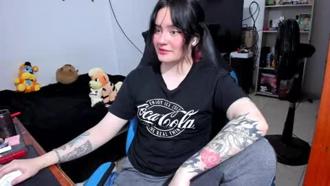 Geek Nicole    im Neeko UwU online show from 04-15-26, 07:58