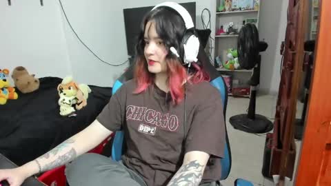 Geek Nicole    im Neeko UwU online show from 04-18-26, 07:07