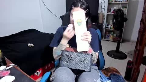 Snapshot of neeko_lol_ chatting on 06-02-26, 12:18 Geek Nicole im Neeko UwU online show from 06-02-26, 12:18