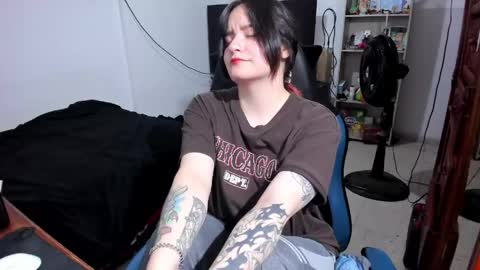 Snapshot of neeko_lol_ chatting on 06-03-26, 02:33 Geek Nicole im Neeko UwU online show from 06-03-26, 02:33