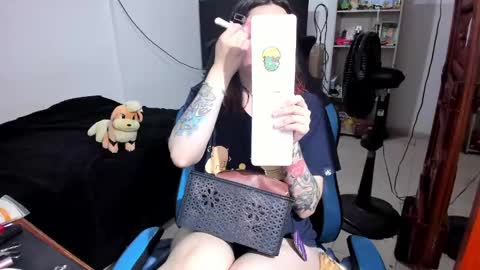 Snapshot of neeko_lol_ chatting on 06-05-26, 12:33 Geek Nicole im Neeko UwU online show from 06-05-26, 12:33