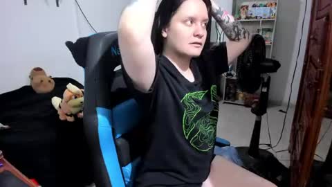 Snapshot of neeko_lol_ chatting on 06-11-26, 12:03 Geek Nicole im Neeko UwU online show from 06-11-26, 12:03