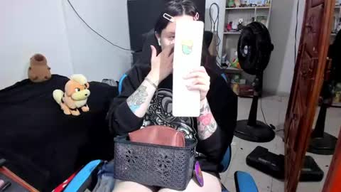 Snapshot of neeko_lol_ chatting on 06-14-26, 11:23 Geek Nicole im Neeko UwU online show from 06-14-26, 11:23