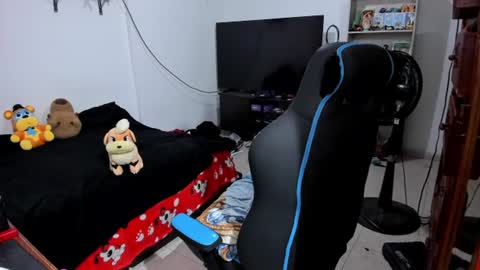 Snapshot of neeko_lol_ chatting on 06-23-26, 10:02 Geek Nicole im Neeko UwU online show from 06-23-26, 10:02