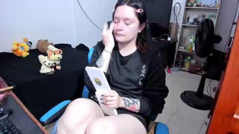 Snapshot of neeko_lol_ chatting on 07-05-26, 10:44 Geek Nicole im Neeko UwU online show from 07-05-26, 10:44