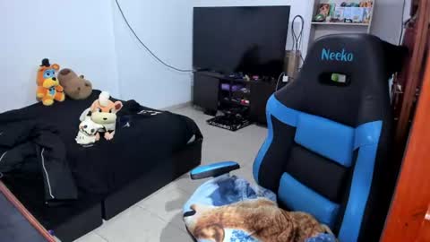 Snapshot of neeko_lol_ chatting on 07-07-26, 11:47 Geek Nicole im Neeko UwU online show from 07-07-26, 11:47