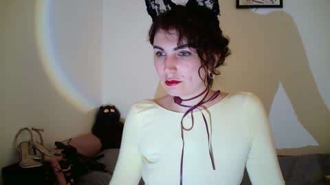 nefertiti_queen online show from 04-14-26, 09:21