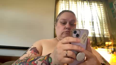 Snapshot of nellatlas chatting on 05-10-26, 04:23 Nellie Atlas online show from 05-10-26, 04:23