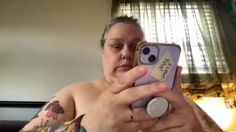 Snapshot of nellatlas chatting on 05-20-26, 03:51 Nellie Atlas online show from 05-20-26, 03:51