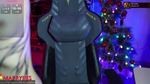 Snapshot of nelle_ chatting on 01-04-25, 01:10 online show from 01-04-25, 01:10