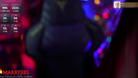 Snapshot of nelle_ chatting on 01-05-25, 09:05 online show from 01-05-25, 09:05