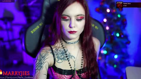 Snapshot of nelle_ chatting on 01-11-25, 10:29 online show from 01-11-25, 10:29