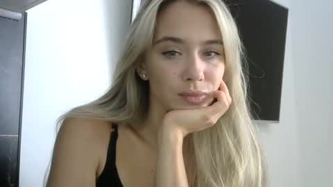 Snapshot of nelly_fortu chatting on 05-07-26, 11:15 nelly_fortu online show from 05-07-26, 11:15