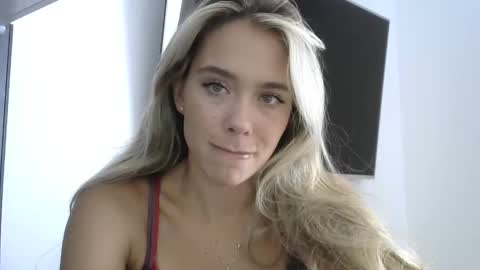 Snapshot of nelly_fortu chatting on 05-09-26, 10:53 nelly_fortu online show from 05-09-26, 10:53