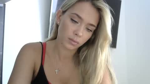 Snapshot of nelly_fortu chatting on 05-22-26, 11:05 nelly_fortu online show from 05-22-26, 11:05