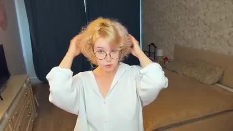 Snapshot of nelly_gloss chatting on 06-10-26, 08:46 nelly_gloss online show from 06-10-26, 08:46