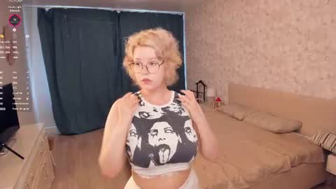 Snapshot of nelly_gloss chatting on 06-12-26, 07:40 nelly_gloss online show from 06-12-26, 07:40