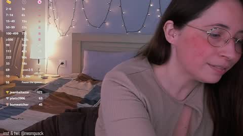 Snapshot of neonquack chatting on 01-02-25, 03:08 Riley online show from 01-02-25, 03:08