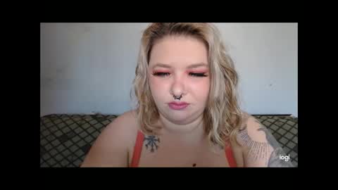 Snapshot of neriphine chatting on 10-17-25, 10:18 Neriphine online show from 10-17-25, 10:18