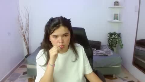 Snapshot of netsuki_ chatting on 02-28-26, 08:54 Netsuki online show from 02-28-26, 08:54