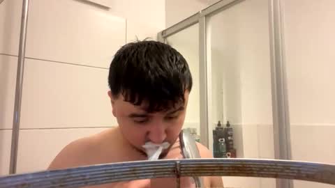 Joung Boy online show from 12-14-25, 07:40