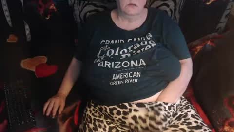 Snapshot of new_milf chatting on 07-06-26, 05:59 Lilly online show from 07-06-26, 05:59