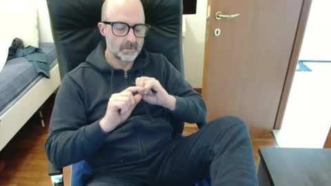 Snapshot of new_simi_74 chatting on 02-15-26, 02:03 simi online show from 02-15-26, 02:03