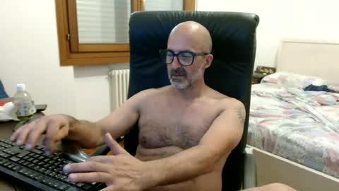 Snapshot of new_simi_74 chatting on 06-23-26, 06:28 simi online show from 06-23-26, 06:28