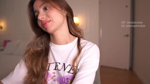 Snapshot of newmollybrooke chatting on 09-22-25, 11:51 all my links Here online show from 09-22-25, 11:51