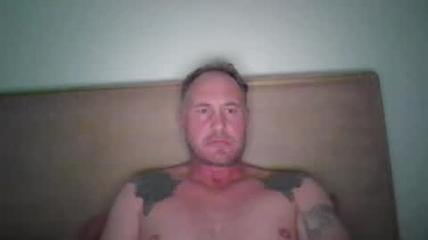 Snapshot of newportman1030 chatting on 09-18-25, 01:18 amandandhisgirl online show from 09-18-25, 01:18