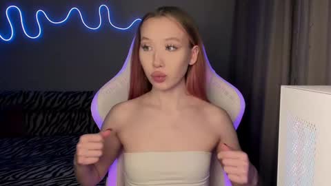 Mina online show from 02-18-25, 03:10