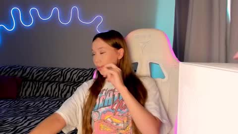 Mina online show from 09-20-25, 10:16