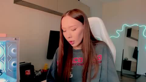 Mina online show from 04-17-26, 06:38