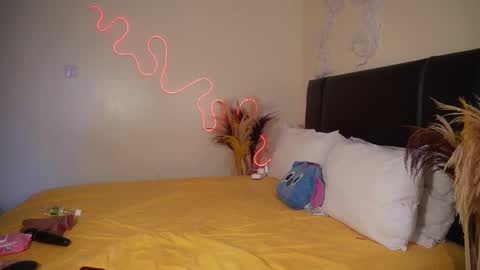 kikiNiaAria online show from 01-19-25, 09:33