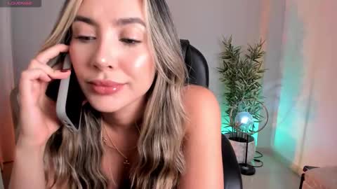 Nia  online show from 11-01-25, 09:39