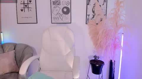 Nia online show from 11-11-25, 01:22