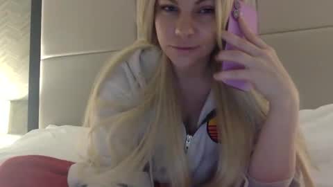 Snapshot of nicecolddrink2 chatting on 04-07-26, 10:05 Amber online show from 04-07-26, 10:05