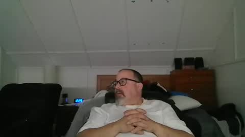 Snapshot of niceguy7208 chatting on 11-10-25, 05:28 niceguy7208 online show from 11-10-25, 05:28