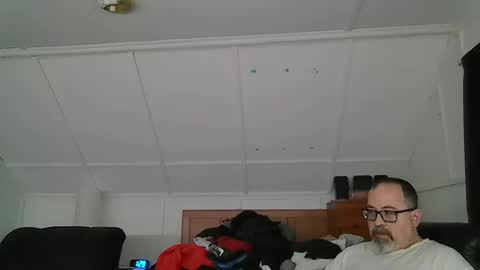 Snapshot of niceguy7208 chatting on 11-17-25, 06:30 niceguy7208 online show from 11-17-25, 06:30