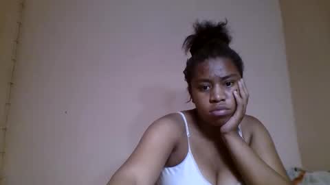 Snapshot of nicelly01 chatting on 05-27-26, 05:10 nicelly01 online show from 05-27-26, 05:10