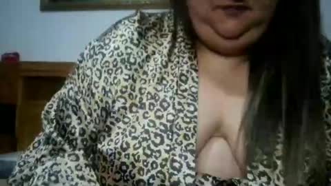 Snapshot of nicholle chatting on 04-23-26, 10:01 Nicholle online show from 04-23-26, 10:01