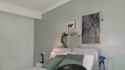 NICKI FOX  online show from 10-11-25, 07:34