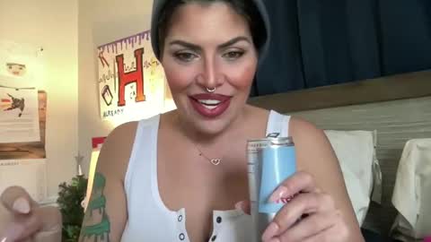 Snapshot of nickimarie01 chatting on 01-20-25, 04:55 Nicki Marie online show from 01-20-25, 04:55