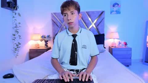 Nickolas Muoz online show from 10-24-25, 11:01